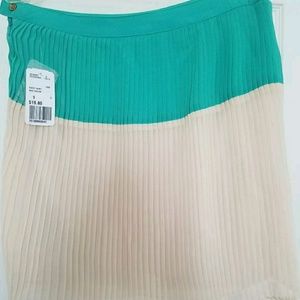 NWT Teal and cream size Small pleated skirt